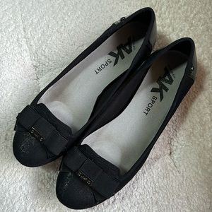 Anne Klein AK sport women’s size 10M. great condition